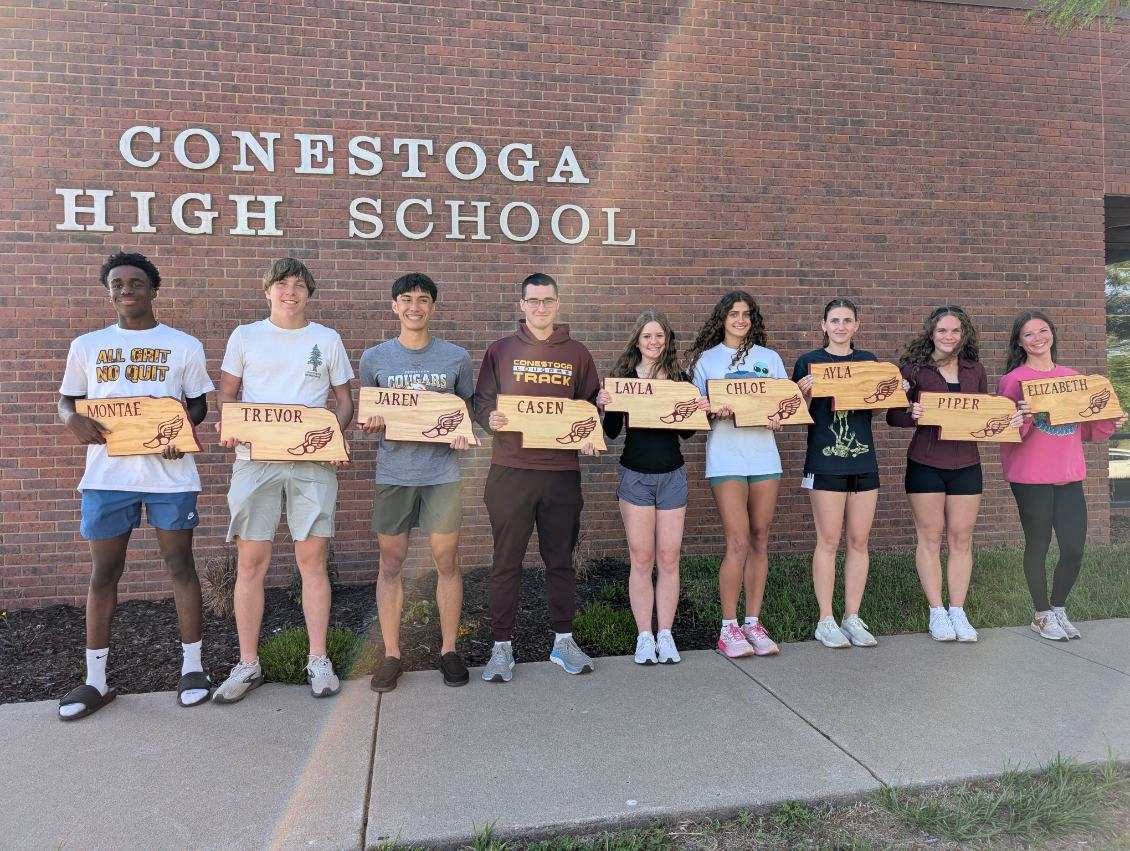 The track qualifiers enjoyed our traditional meal tonight. We had many laughs and when they returned they posed with their signs.