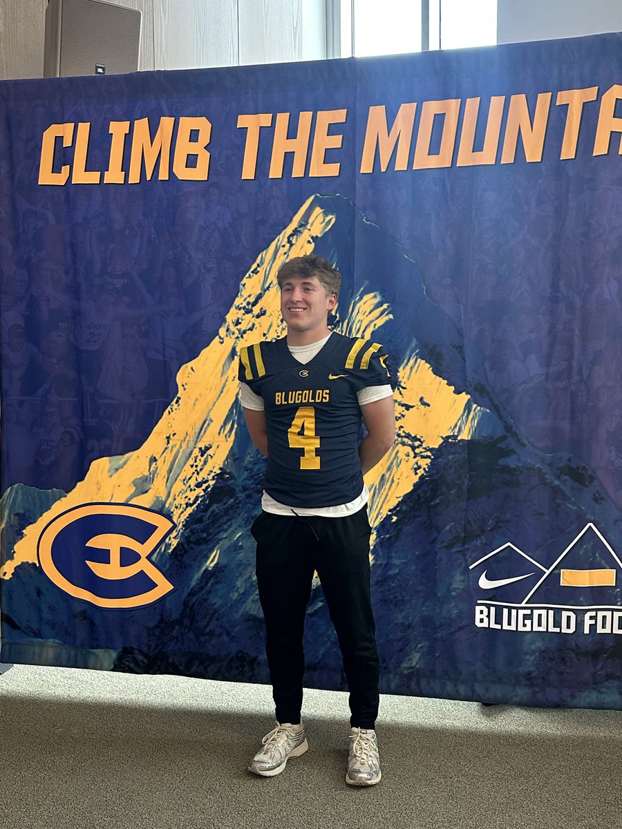 MasonFreimuth's tweet photo. Thank you @UWECFootball for having me down for my first Junior Day! I had a great talking to all the coaches and seeing the facilities! Hope to be back soon! #ROLLGOLDS https://t.co/eyTyE4Xtpj