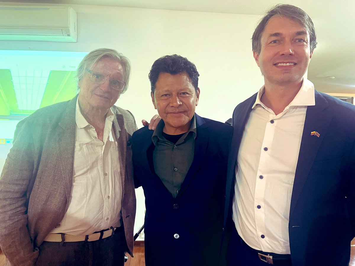 Ole Reidar Bergum (@olebergum) on Twitter photo Que alegría encontrarme con nuestro gran amigo Carlos Jacanamijoy durante su estadía en Brasilia! Gracias por invitarlo a Brasil, Embajador <a href="/riveraguillermo/">Guillermo Rivera</a> Y siémpre lindo conversar con el gran defensor de la Amazonía y de los grupos indígenas amazonicos, Martin von Hildebrand. Que alegría encontrarme con nuestro gran amigo Carlos Jacanamijoy durante su estadía en Brasilia! Gracias por invitarlo a Brasil, Embajador <a href="/riveraguillermo/">Guillermo Rivera</a> Y siémpre lindo conversar con el gran defensor de la Amazonía y de los grupos indígenas amazonicos, Martin von Hildebrand.