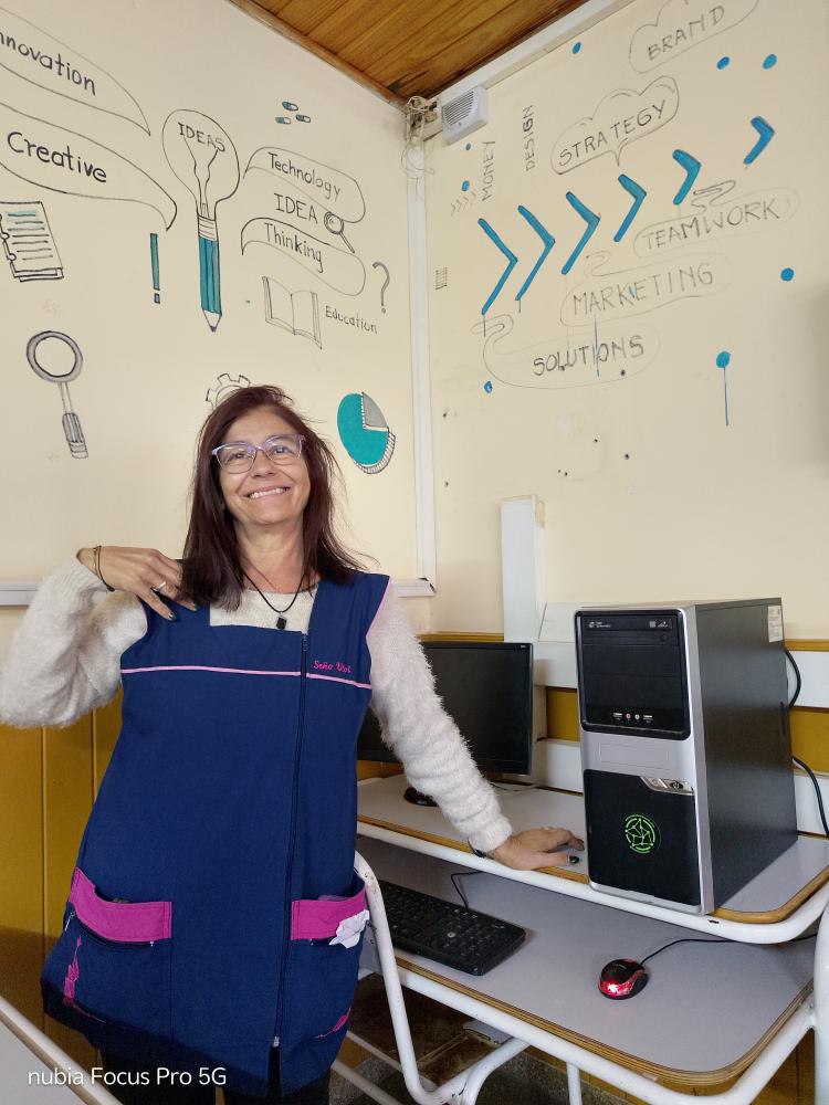 AngelDelPalo's tweet photo. Acá va la última tanda de compus que donamos en @hackfunrosario 
1) Estación del Arte 👩‍👧‍👦
2) Comedor Caritas Sucias 🫂
3) Escuela 6430 Isabel La Católica 📚
4) Lxs Safinas 🌈 https://t.co/y0CFWqYk22