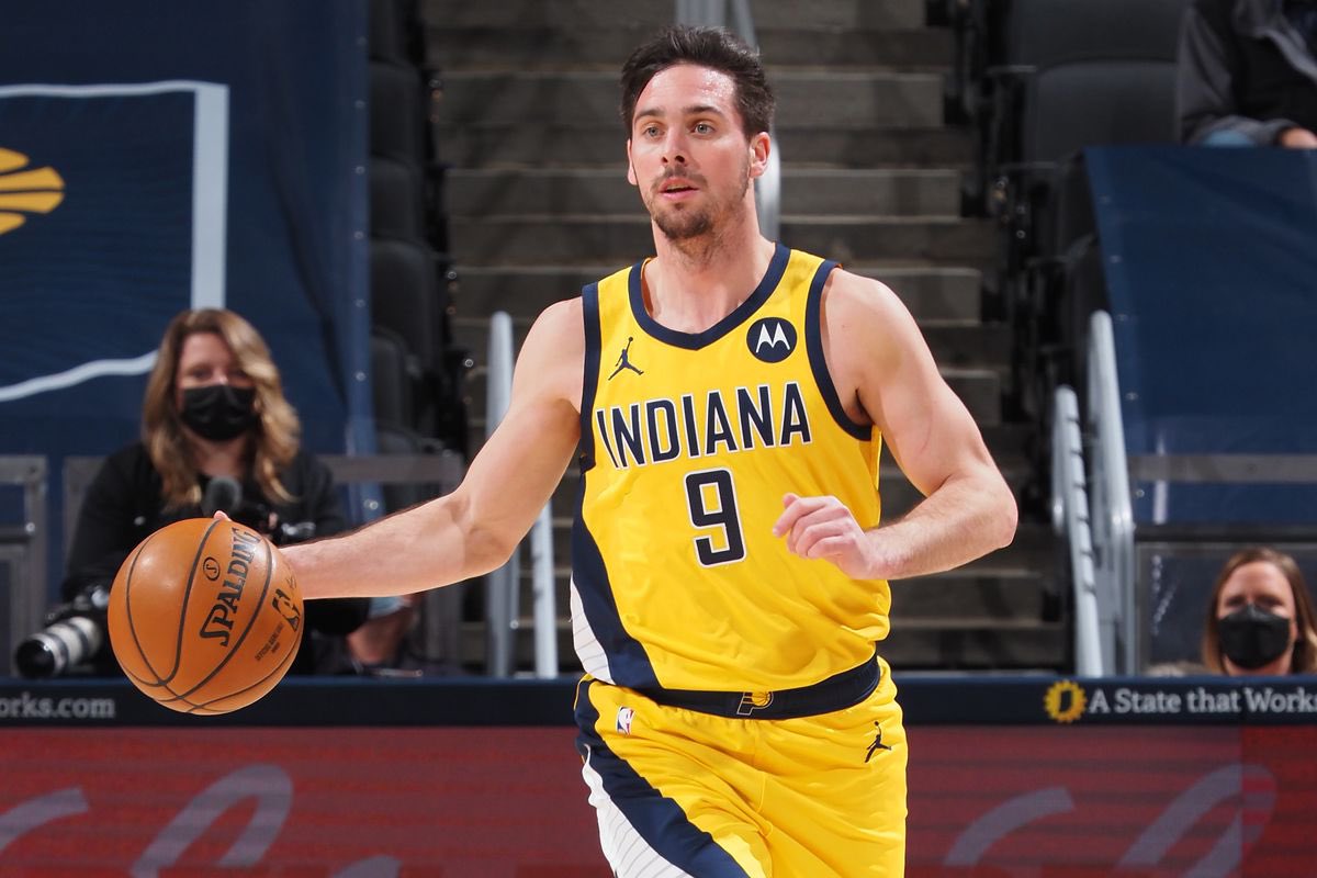 MainooMagic_'s tweet image. TJ McConnell is probably the only white guard in NBA who is absolutely shit at shooting threes🤷♂️ #NBAPlayoffs #YesCers