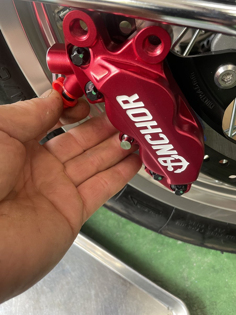 CHUOHONDA's tweet photo. BSAゴールドスター650
フロントブレーキアップグレード計画。

@MkpLiao MKP様取扱いのANCHOR 4Pは収まる事が判明。
ブレンボキャスト4Pは後日実験。

とりあえずサポートが複雑な形状になりそう。
コスト高は避けたいけど難しいか。

#BSAゴールドスター
#BSAgoldstar
#ANCHOR
#MKP
#OVTI https://t.co/6b9ZqAyxeX