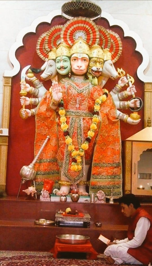 भक्तों के भगवान संकट मोचन पंचमुखी हनुमान जी के अलौकिक दिव्य दर्शन ,,,,, 👏🏻 🚩 

जय श्री राम जय बजरंगबली 👏🏻 🚩
