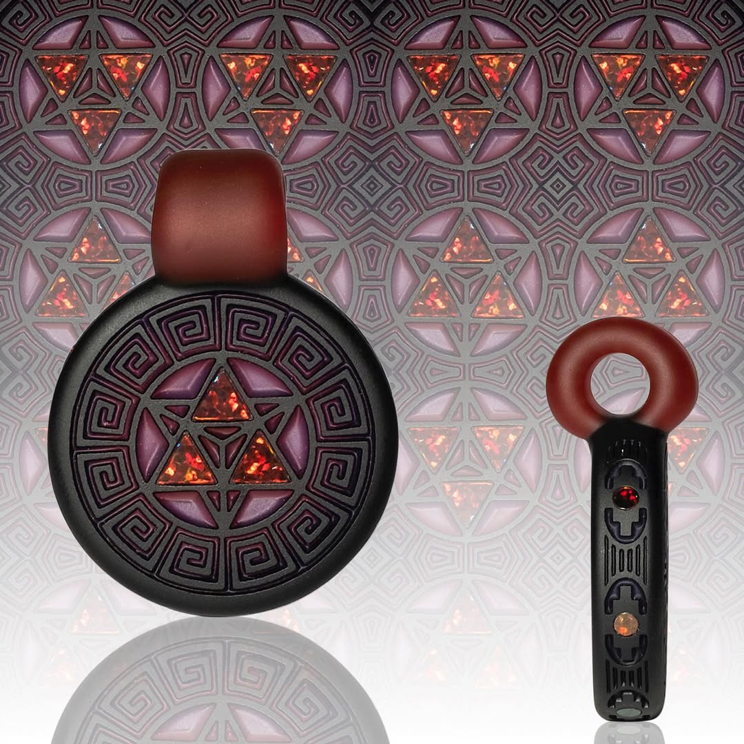 nickhiltbold's tweet photo. The Triforce is a symbol that represents “A path towards Growth and Harmony”. Made with #northstarglass karmaline under black, and a pomegranate bale. (3) 6mm black triangle opals and (6) 3mm black opals around the side from #profoundglass https://t.co/8CB555DUsQ