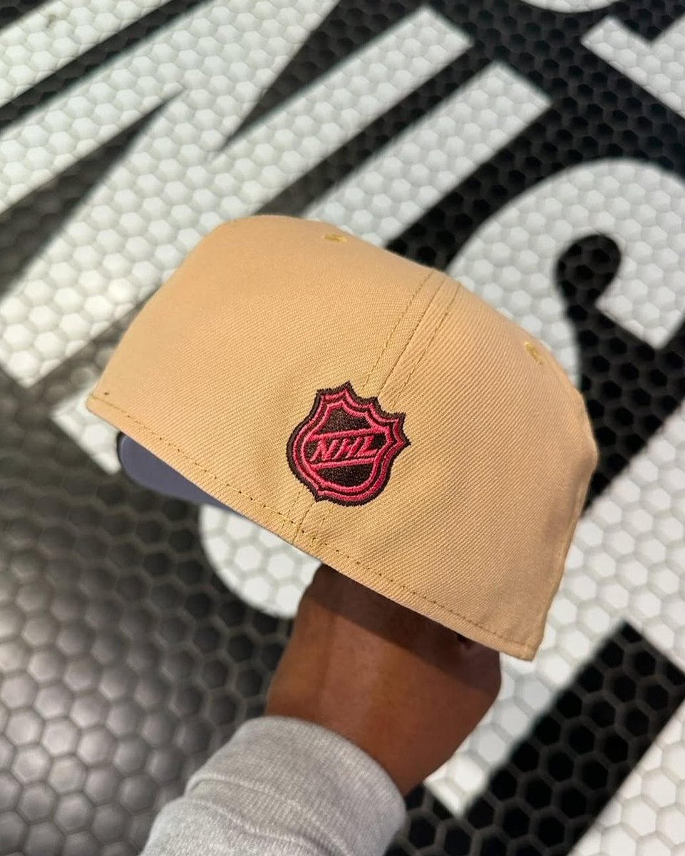 JustFreshKicks tweet media