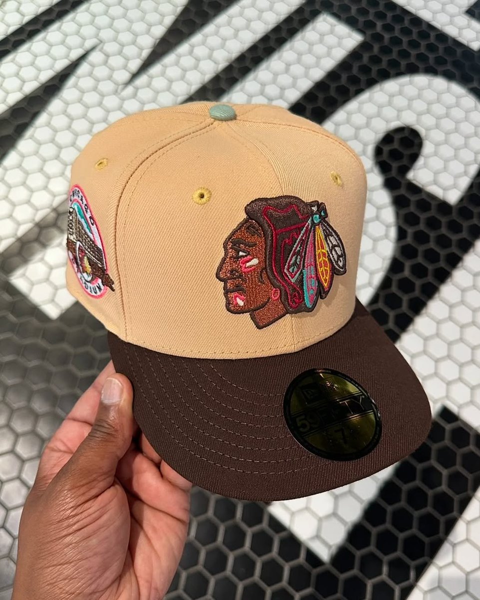 JustFreshKicks tweet media