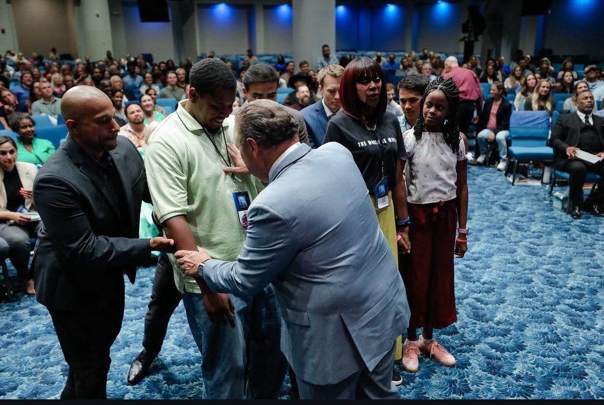 _ShennetteSparkes (@_prettisweet) on Twitter photo We are rainmakers!
The Sparkes shall become a flame !
#AbundantRain <a href="/rhowardbrowne/">Rodney Howard-Browne</a> We are rainmakers!
The Sparkes shall become a flame !
#AbundantRain <a href="/rhowardbrowne/">Rodney Howard-Browne</a>
