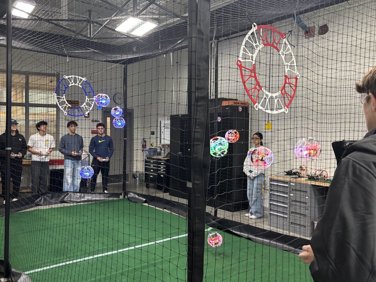 What is THAT?! That’s drone soccer with one of the BEST teams in the nation! ⁦<a href="/MohonCSD/">MohonCSD</a>⁩ ⁦<a href="/mrkarandy/">Mr. Karandy Mohon Tech and AP ☕️</a>⁩