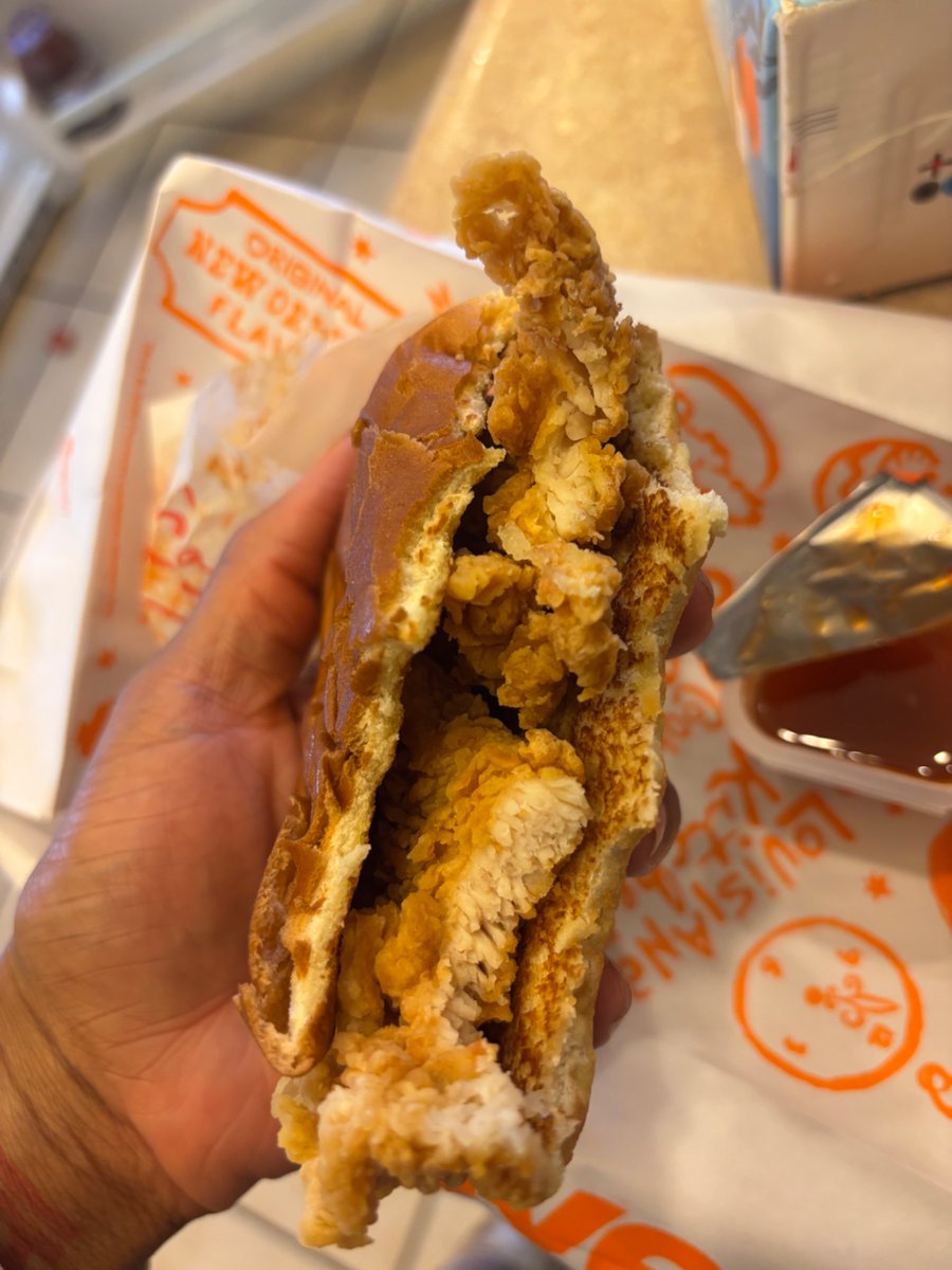 Pretty_Asya's tweet photo. @Popeyes I wanted a classic chicken sandwich w/ cheese &amp; bacon why was i eating &amp; stopped once i noticed they gave me a crust sandwich LOL 2 thin tenders between buns is CRAZY i’m mad cause i’m starving🥹 look how thin this is we ALL KNOW y’all sandwiches are thicker than me🥺 https://t.co/Kd38fl85No