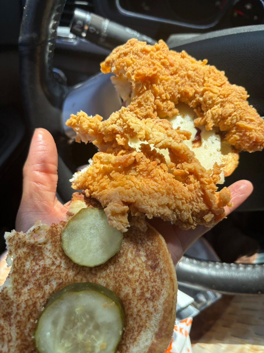 Pretty_Asya's tweet photo. @Popeyes I wanted a classic chicken sandwich w/ cheese &amp; bacon why was i eating &amp; stopped once i noticed they gave me a crust sandwich LOL 2 thin tenders between buns is CRAZY i’m mad cause i’m starving🥹 look how thin this is we ALL KNOW y’all sandwiches are thicker than me🥺 https://t.co/Kd38fl85No