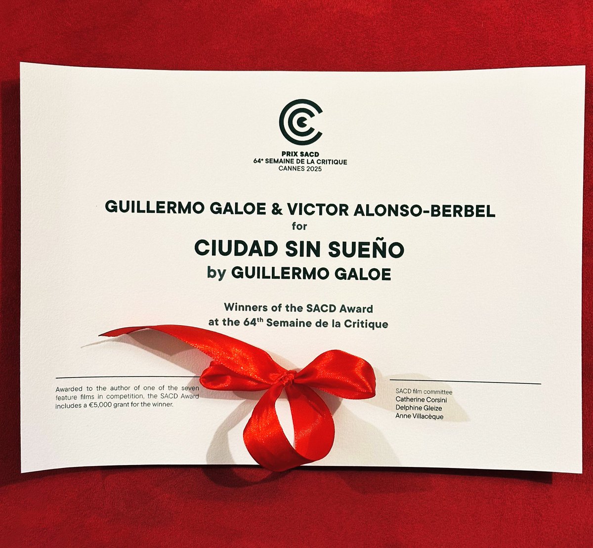 “Un poema que tiene la belleza dura y salvaje de esas tierras desfavorecidas que nadie visita nunca y donde no hay nada más que piedras, sol y viento. Esta película podría haberse llamado Los Olvidados, pero su autor prefirió citar a Lorca, poeta del mundo gitano” #CiudadSinSueño
