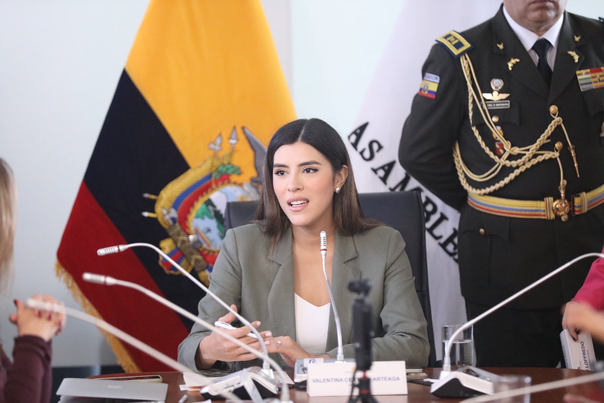 ValenCenteno's tweet photo. Hoy iniciamos tratamiento de la #LeySolidaridadNacional para fortalecer el proyecto desde una visión económica.
Es una oportunidad para unirnos, sociedad civil, empresa privada y Estado para ganarle la guerra al narcoterrorismo. 
El país nos necesita 🇪🇨 @AsambleaEcuador https://t.co/I5WrJ8HRTG