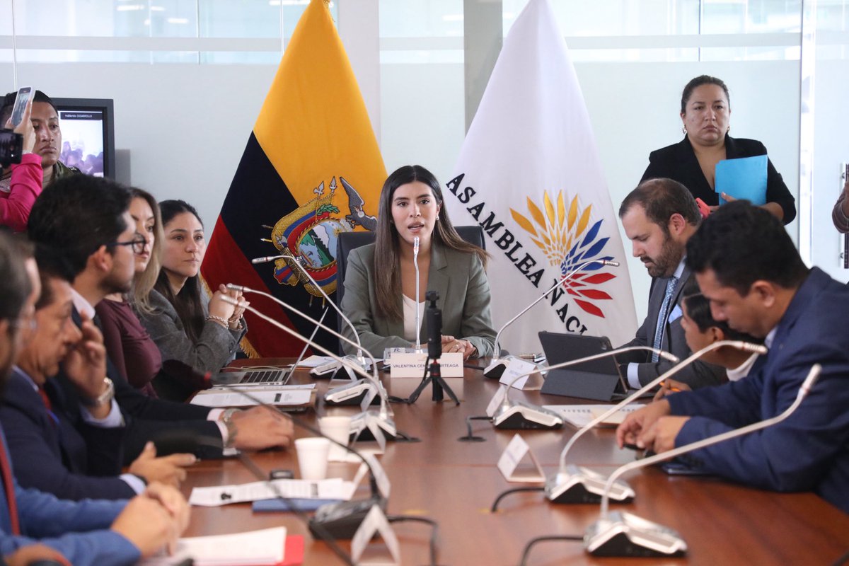 ValenCenteno's tweet photo. Hoy iniciamos tratamiento de la #LeySolidaridadNacional para fortalecer el proyecto desde una visión económica.
Es una oportunidad para unirnos, sociedad civil, empresa privada y Estado para ganarle la guerra al narcoterrorismo. 
El país nos necesita 🇪🇨 @AsambleaEcuador https://t.co/I5WrJ8HRTG