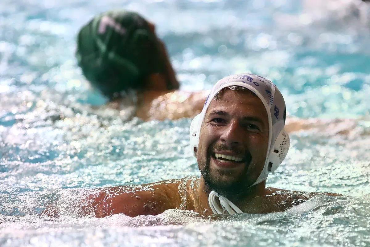 sport24's tweet photo. Α1 Πόλο Ανδρών: Ο Απόλλων Σμύρνης νίκησε 10-6 τον Παναθηναϊκό και ισοφάρισε σε 1-1 στη μάχη για την 3η θέση https://t.co/bWJphNPYHv https://t.co/bNcumyosRk