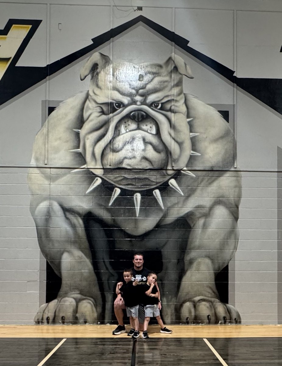 Derek Shelby (@derekrshelby) on Twitter photo Last day of school picture with the Big DAWG! Got to bring the little dawgs today. Last day of school picture with the Big DAWG! Got to bring the little dawgs today.