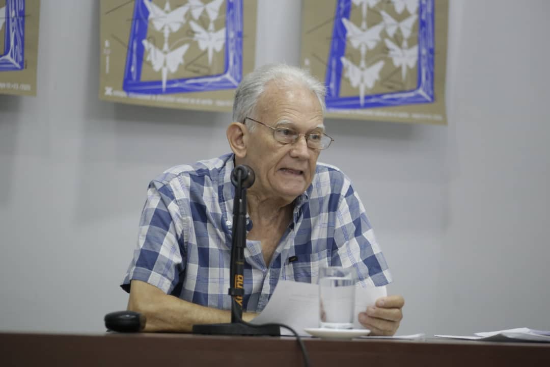 🗣️🇨🇺 El investigador cubano Emilio Jorge Rodríguez impartió la conferencia «El corpus literario anglocaribeño: una cronología».
📚 Durante su ponencia, explicó que ha compilado la producción literaria anglocaribeña desde sus orígenes hasta 1980.