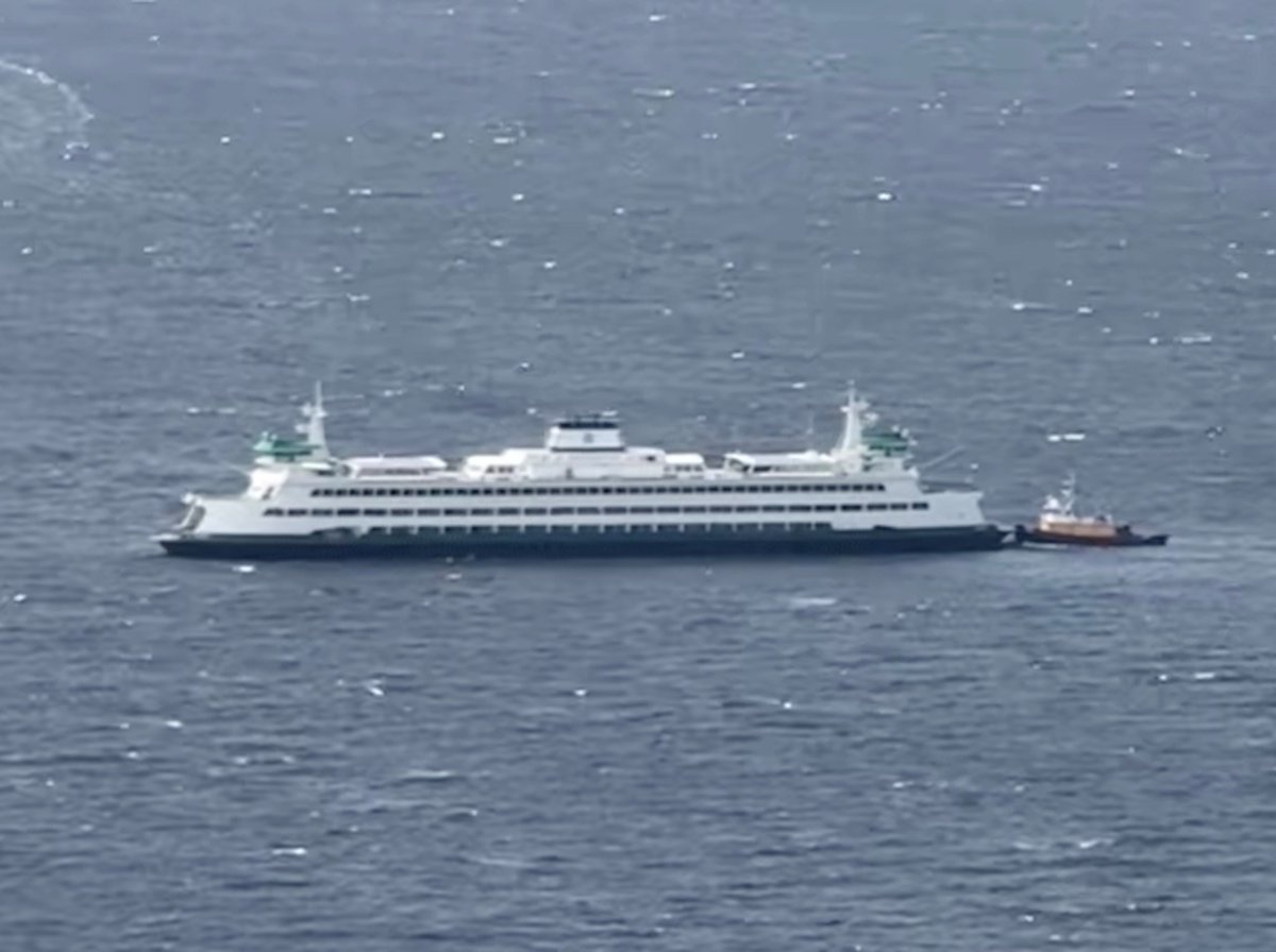 wsferries's tweet image. #Wenatchee spotted! The vessel is back on the water and cruising the Sound this week for sea trials. This is an exciting step toward bringing it back into service as North America’s largest hybrid-electric ferry. Read our blog to see what’s next: wsdotblog.blogspot.com/2025/05/wenatc…