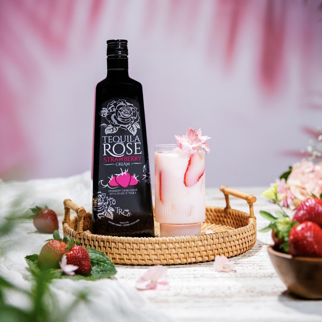 Vacation mode on! 🌴⁠
⁠
4 oz (120ml) Tequila Rose⁠
1.5 oz (60ml) Banana Liqueur⁠
1.5 oz (30ml) Coconut Rum⁠
⁠
💋 #staysweet #haveagreatsummer #tequilarose
