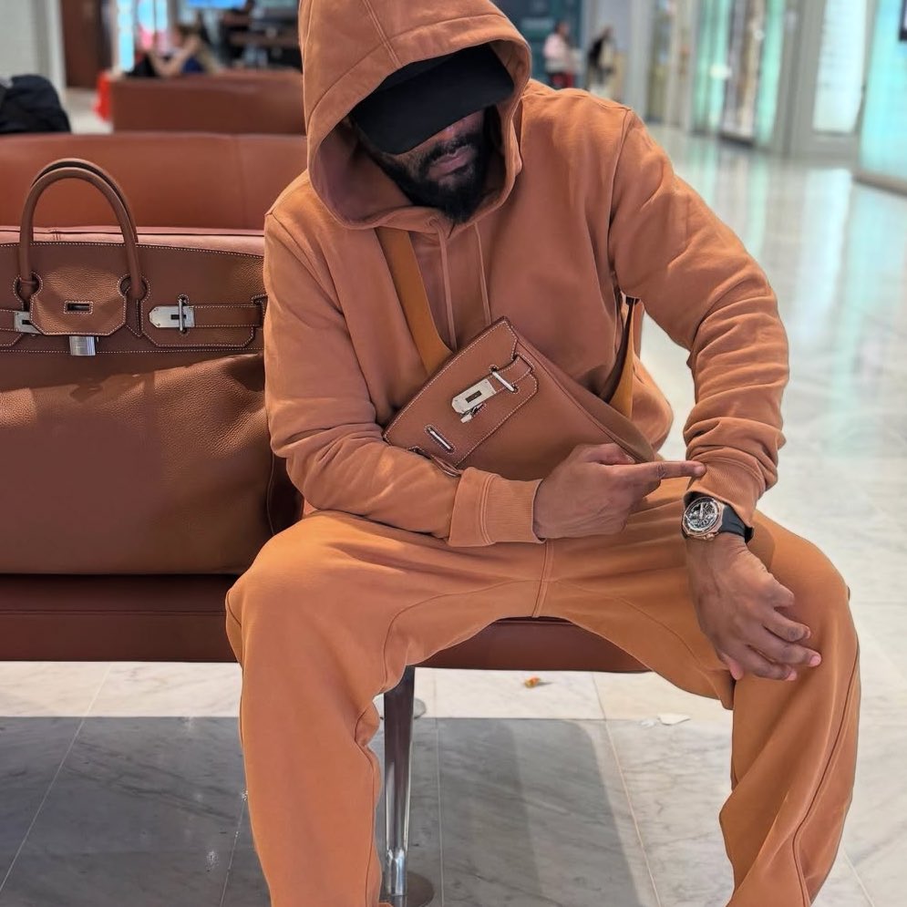 Ronisia a exprimé son désir de collaborer avec Tems et Fally Ipupa, qu’elle considère comme les plus grands artistes africains.