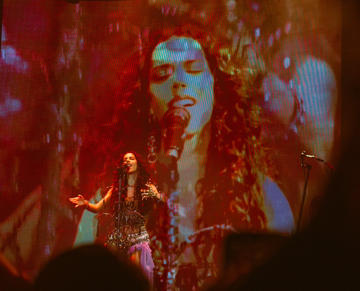 giobonfim's tweet photo. não fotografava um show desde 2023. meio q voltei esse fim de semana pra cobrir @amarinasena  pro @musicapave e aqui minhas favoritassss https://t.co/xuIuEyuGa3