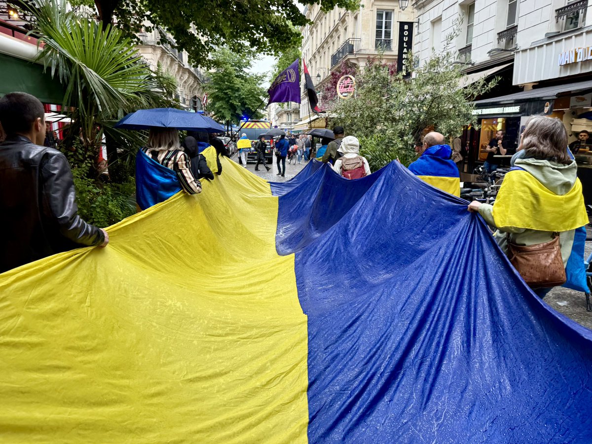 Fr_Bechieau's tweet photo. Soutenons l’#Ukraine ! Agissons pour faire cesser l’agression meurtrière par la #Russie de #Poutine ! #StandWithUkraine #SlavaUkraini #StopPoutine @jppasternak @KogutyakV @union_ukr_fr @Rus_Lib @UWCongress @MdpMouvement https://t.co/9w9gPIrkQ4