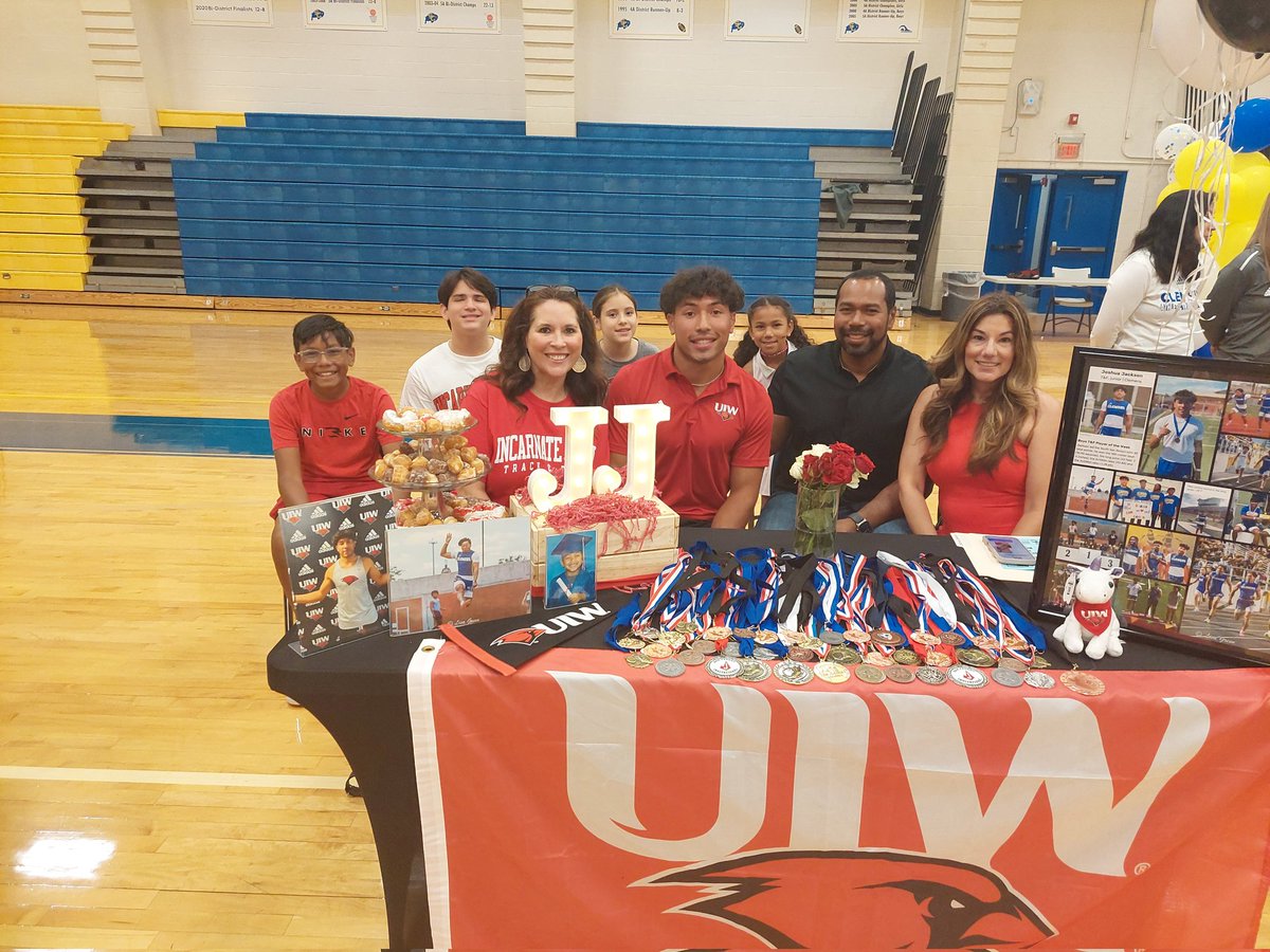 Joshua Jackson and family at signing day. JJ is signing with  UIW for track and field today!