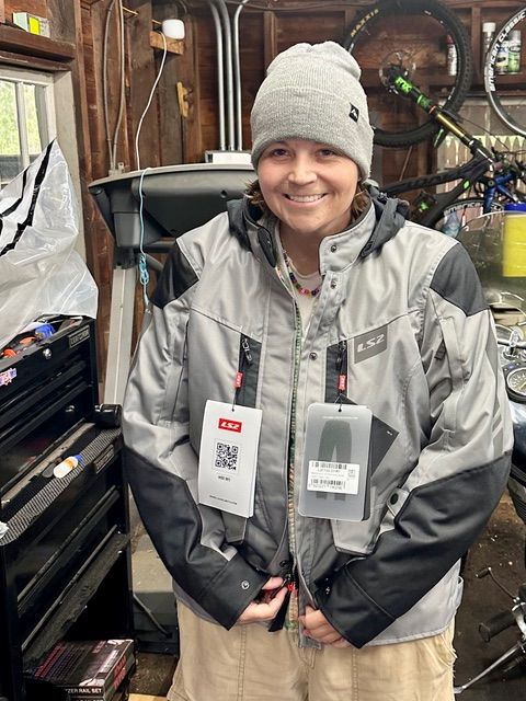 Congrats to Air Force vet Dianna Bolton — our latest #MotoDono recipient! 🇺🇸
VCR mentors Carlos da Silva &amp; Paul Kilgore drove 520 miles to hand-deliver her bike + LS2 riding gear. Thank you both for getting another Veteran back on the road! 
#VeteransCharityRide #VetsHelpingVets