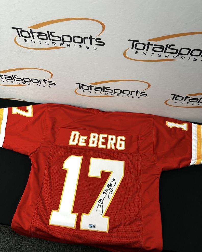 DEAL OF THE DAY!

Steve DeBerg Autographed Jerseys: $59!

Use discount code "DEBERG17" at checkout!

⬇️⬇️⬇️

tsekansascity.com/products/steve…