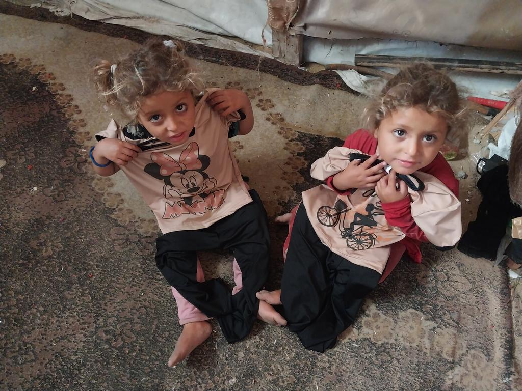 dhwd288228's tweet photo. I BEG YOU QUOTE ‼️
PLEASE DON'T SKIP ME :((

My account has been restricted, 
So, my gfm doesn't appear to everyone! 
Please support my family gfm !!!!
by sharing and quoting and donating 💔🚨

Please, Leave a comment 🇵🇸 ، https://t.co/KRINcH3DdJ https://t.co/ZwUEc1YHeF
