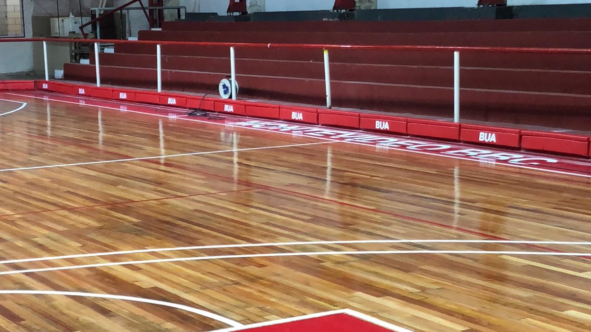 Montevideo BBC, hoy.
Siguiendo la política de canchas más seguras, los escalones donde se lastimó Xavier Couste. Trabajo en conjunto con el Club (<a href="/montevideobbc/">Montevideo Basket-Ball Club</a>). El hacer nos acerca.