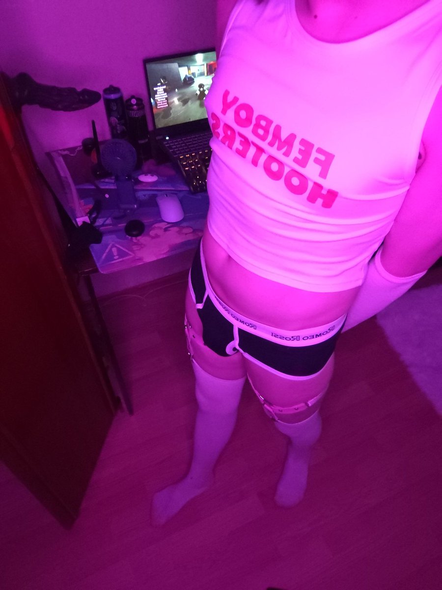 SweeatPaw's tweet photo. I'm all yours 💜
#femboy #twink #femboyhooters #pride https://t.co/Fze9wEYAtz