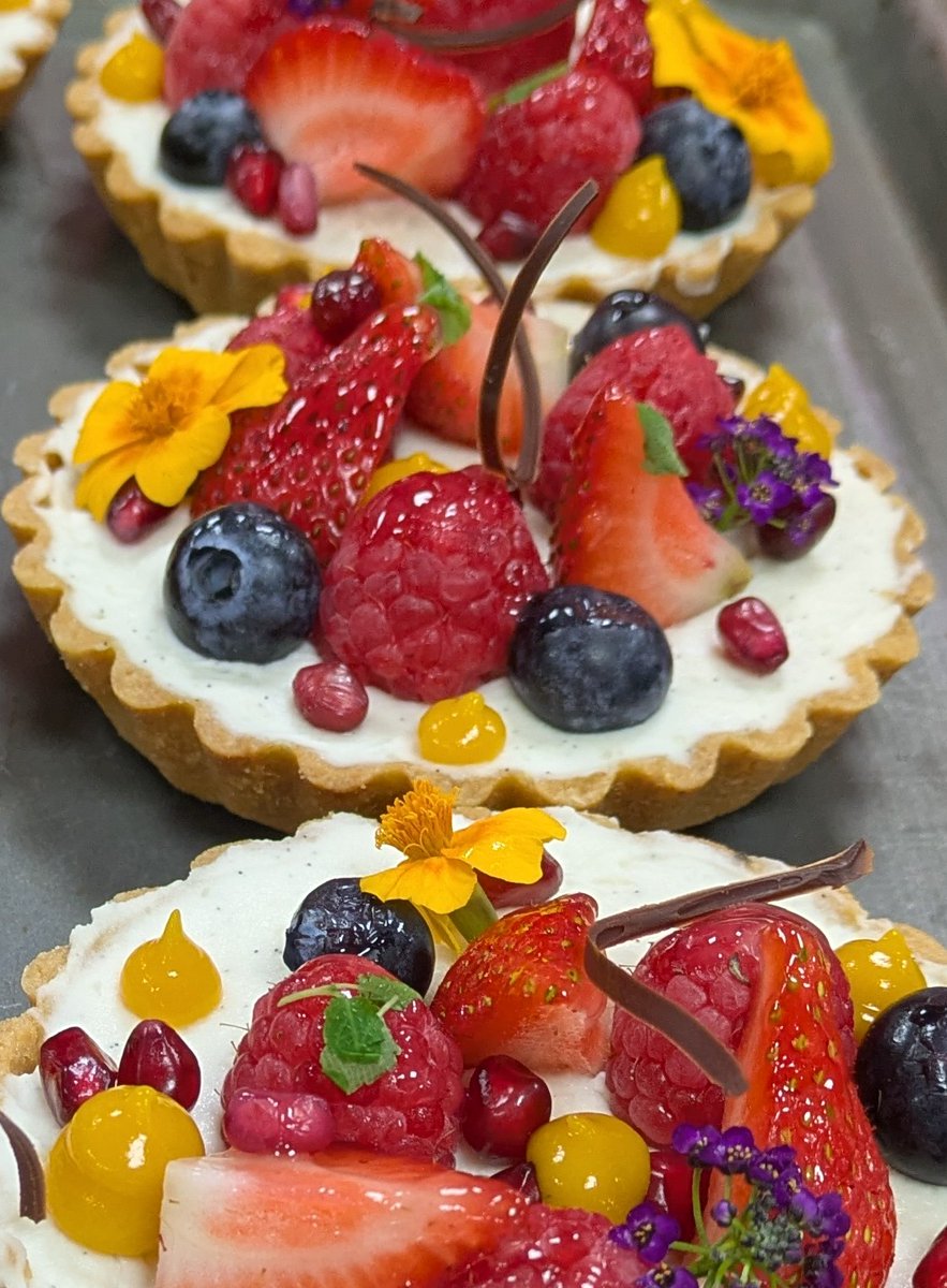 CreationsMarks's tweet photo. What a fantastic, fascinating &amp; informative day spent with the lovely Claire Clark last week, learning more about plant based patisserie, a great CPD day https://t.co/yMPIhzWp65