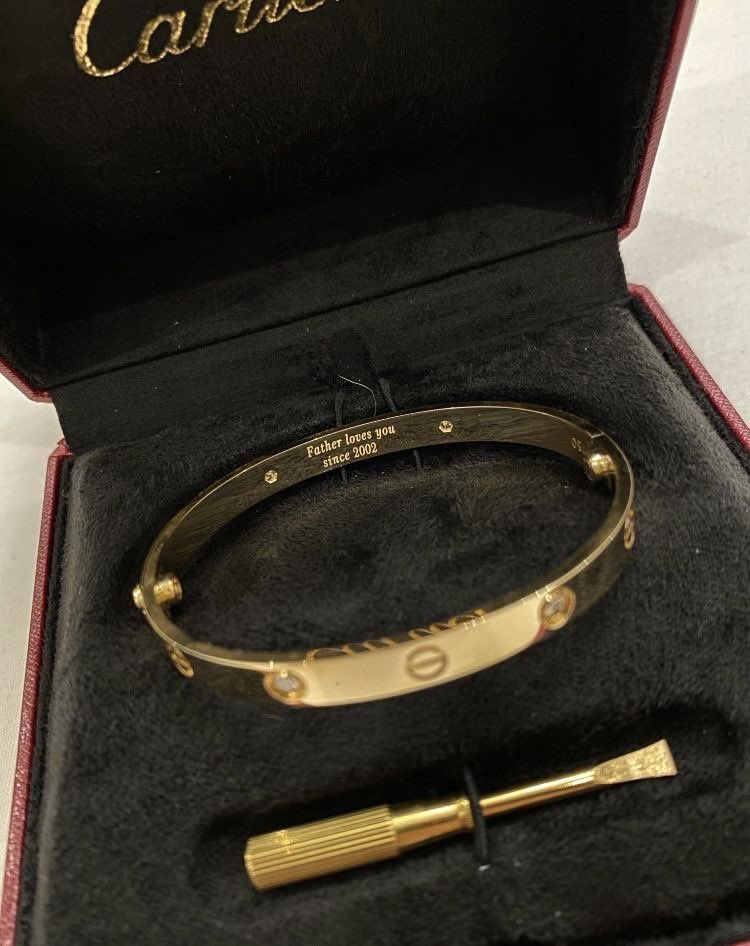 bsinmommy's tweet photo. UWAGA spuszczam Lorenzo ze smyczy… kupił Anastasi na święta bransoletkę cartier 🛐🛐🛐🛐 #BLef https://t.co/VRh1UoxuHe