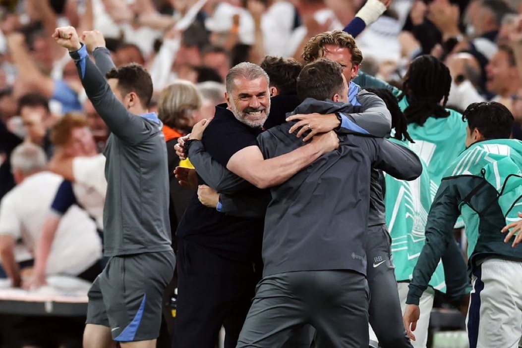 🚨🚨🚨🚨

عاجل ورسمياً:

الحلم يتحقق .. بعد طول الانتظار حان وقت الفرحة!!!!!!

توتنهام يحقق أول بطولة له منذ عام 2008 قبل 17 عام

😱😱😱😱😱🤍🤍🤍🤍🤍