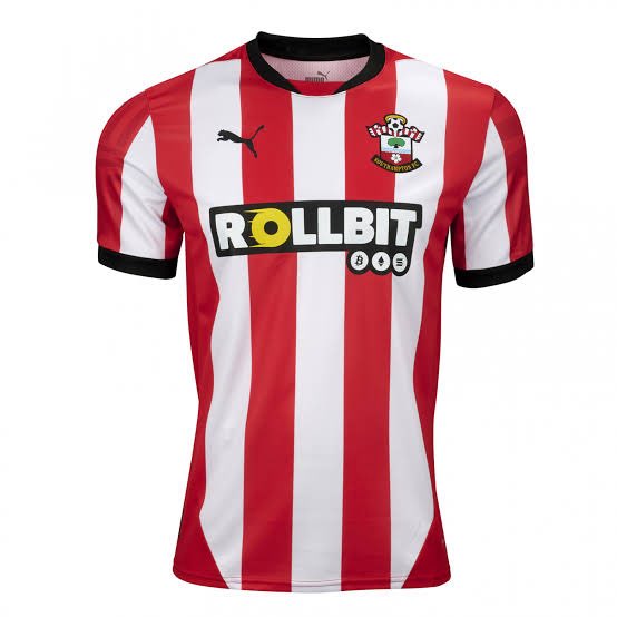 Adrufp's tweet photo. Hey @simon_makumbi kindly get me this @SouthamptonFC jersey.
I am officially done with ManU 🤦🏾♂️
#Back2MyRoots https://t.co/BGMwoCsbWT
