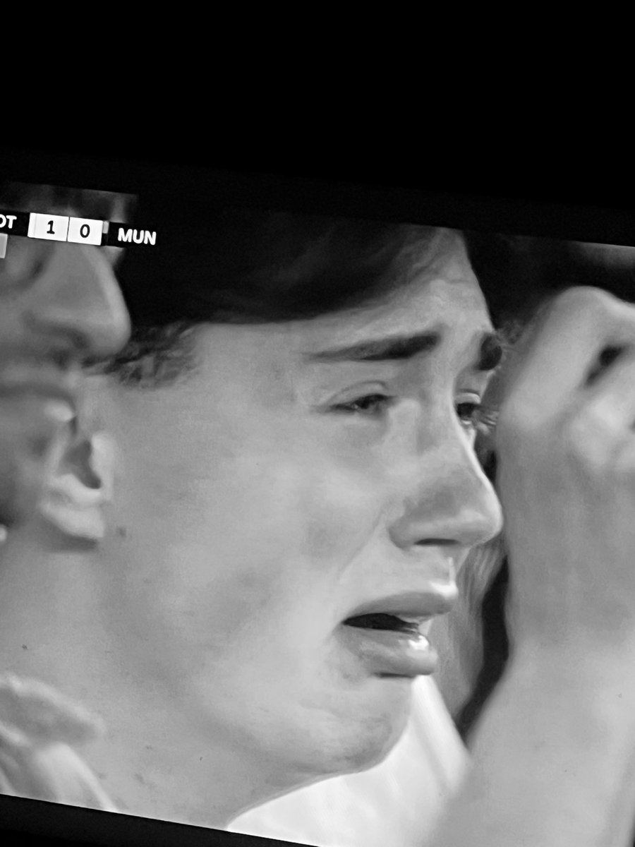 17 anni dopo. 17 anni di sofferenze di QUASI CAMPIONI. 17 anni di lacrime e rabbia… una partita sporca BRUTTA!!ma l’ha vinta chi ha avuto MÁS HUEVOS!!Che meraviglioso sport il NOSTRO. 🧉⚽️ SPURS CAMPIONI!! COMPLIMENTI!! #elitalo33