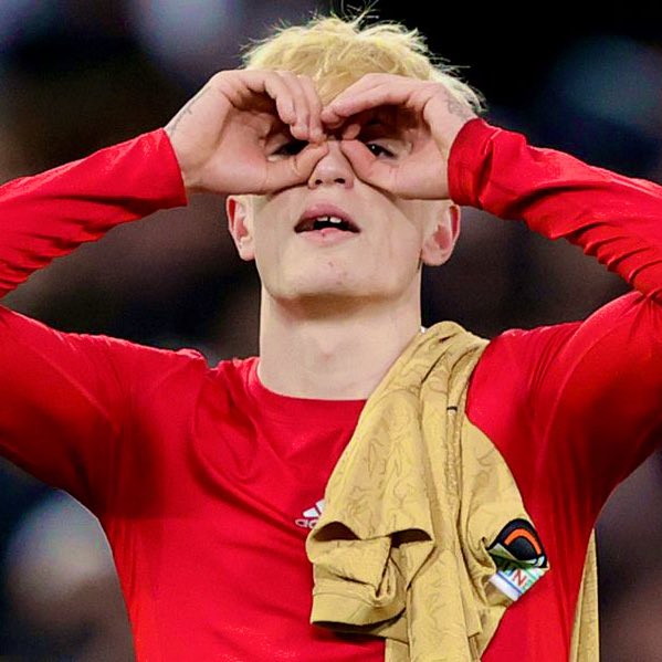 BlazquezFont's tweet image. Hace un par de años, Alejandro Garnacho se burló de Pedri tras eliminar al Barça en Europa League. Hoy el argentino ha perdido la final de Bilbao, mientras que el canario ha cerrado la temporada ganando el triplete nacional con el club de su vida. Justicia poética. #FCBarcelona