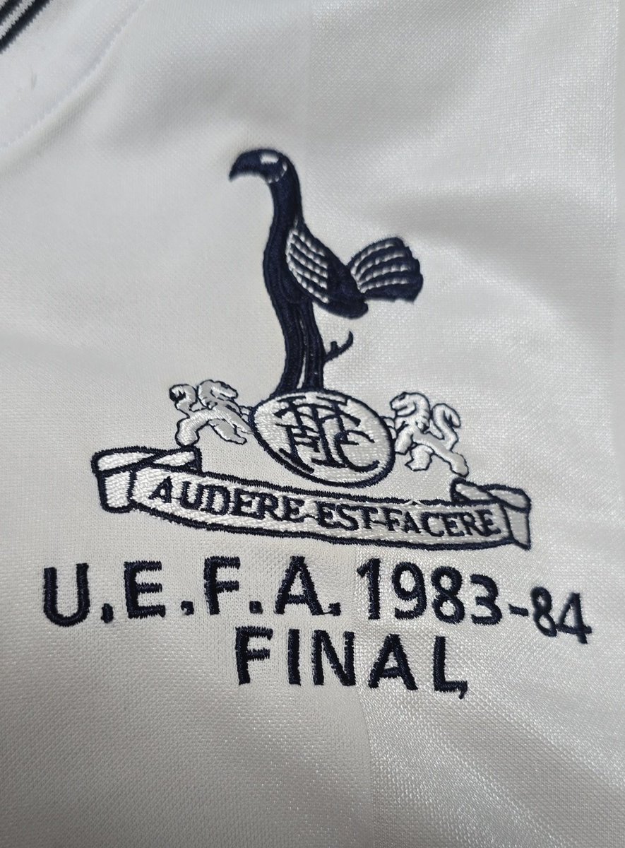 영국에서 이유니폼 사온 나 자신 개큰칭찬한다씨발