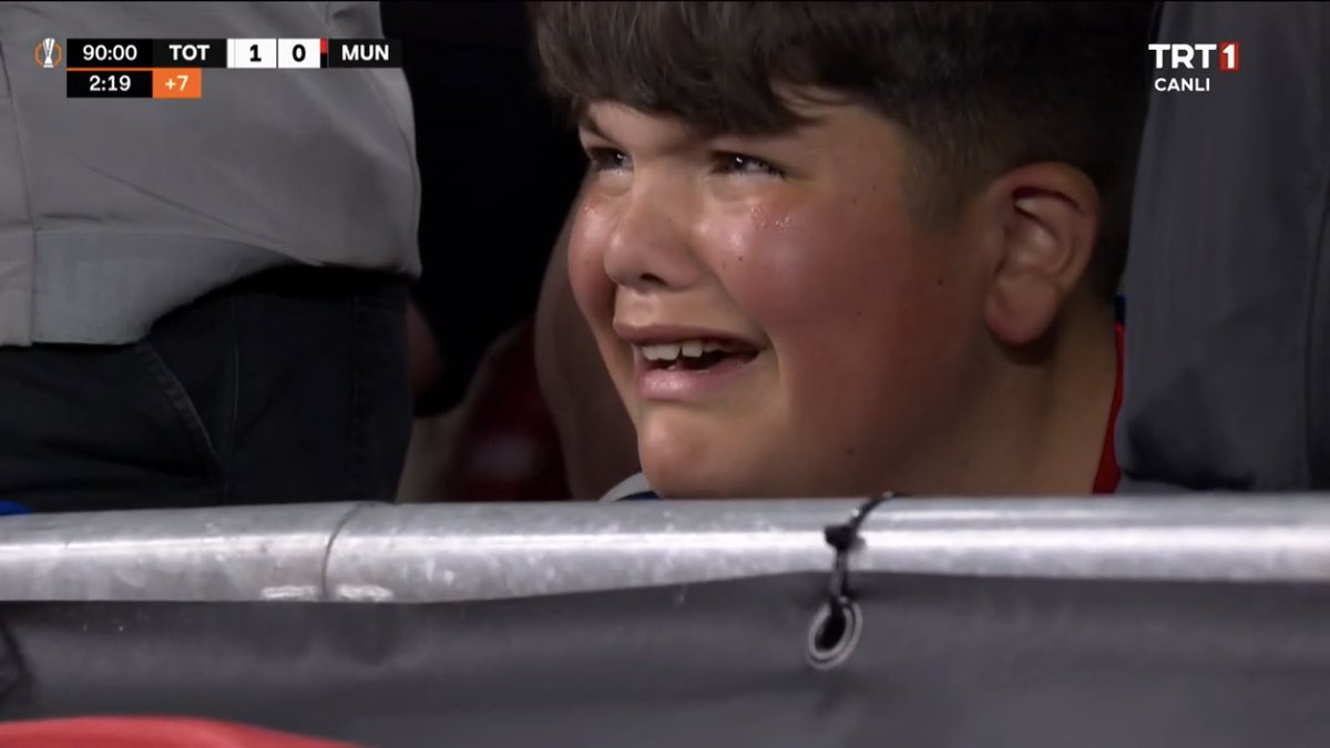 Sezon başı ve sonu biz Fenerliler
#UELfinal #Tottenham #ManUtd