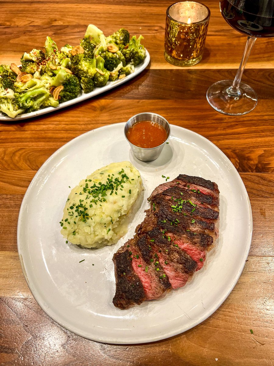 NEW TO THE MENU🍽️ 12oz NY Strip served with J-1 sauce and crushed Yukons 🥩
#CUthere #UptownCharlotte