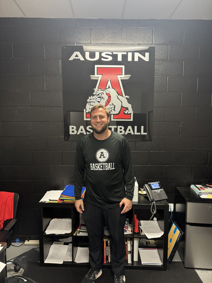 AHS Basketball (@ahsdawg_hoops) on Twitter photo Congratulations to Coach Bryant for being named Assistant Coach of the Year for <a href="/SFAHS_Bulldogs/">Austin High School</a>! Well deserved Coach <a href="/ShaneBryant31/">Coach Bryant</a>! Congratulations to Coach Bryant for being named Assistant Coach of the Year for <a href="/SFAHS_Bulldogs/">Austin High School</a>! Well deserved Coach <a href="/ShaneBryant31/">Coach Bryant</a>!