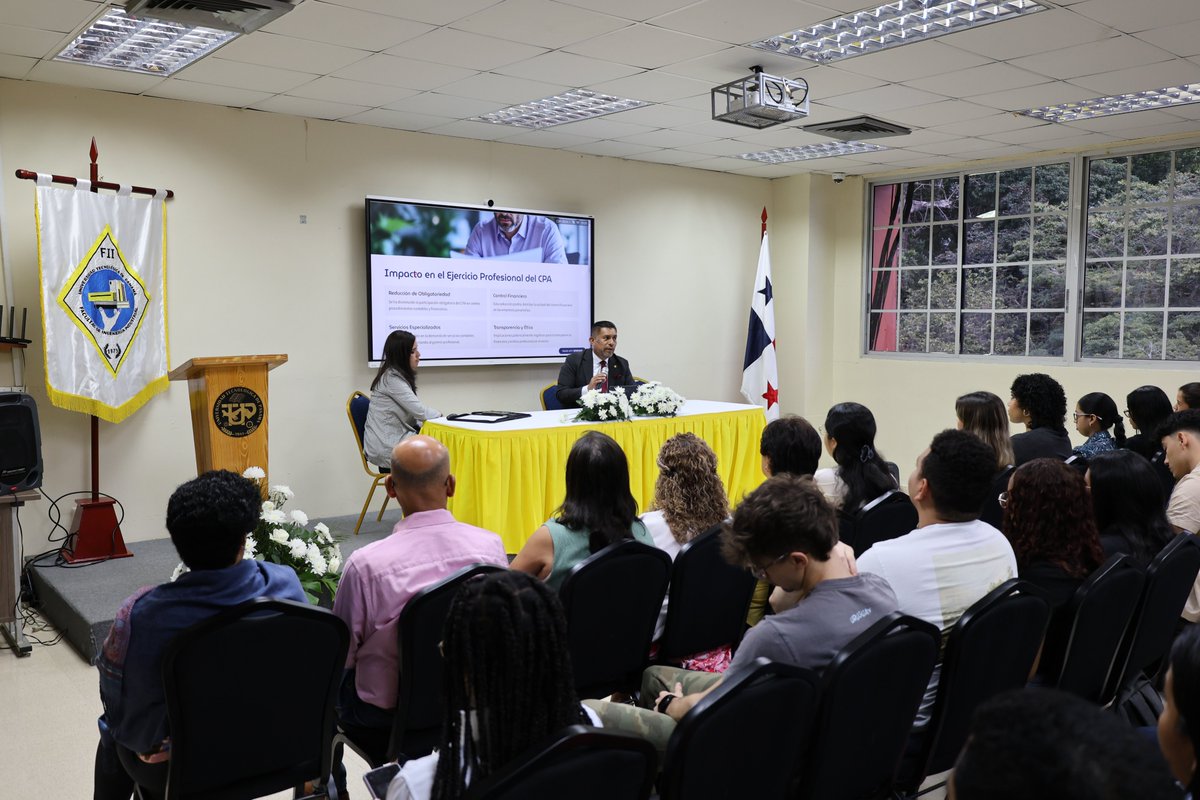 utpfii's tweet photo. 📸 Así vivimos la Jornada Académica del #44AniversarioFII con conferencias en finanzas, mercadeo, calidad y logística. ¡Gracias por acompañarnos! 💙💛 #OrgulloFII #UTPFII https://t.co/7OAuaw0bvh