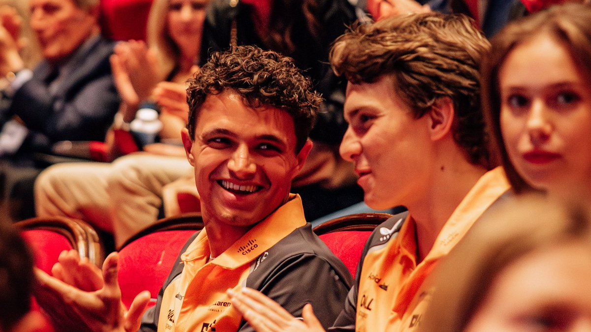 landoscarrera's tweet image. no because ??? with the people surrounding them ??? it looks like there weren't ?? specific seating arrangements ???? so that means ???? they chose ?? to sit together ??😭?😭😭??😭???