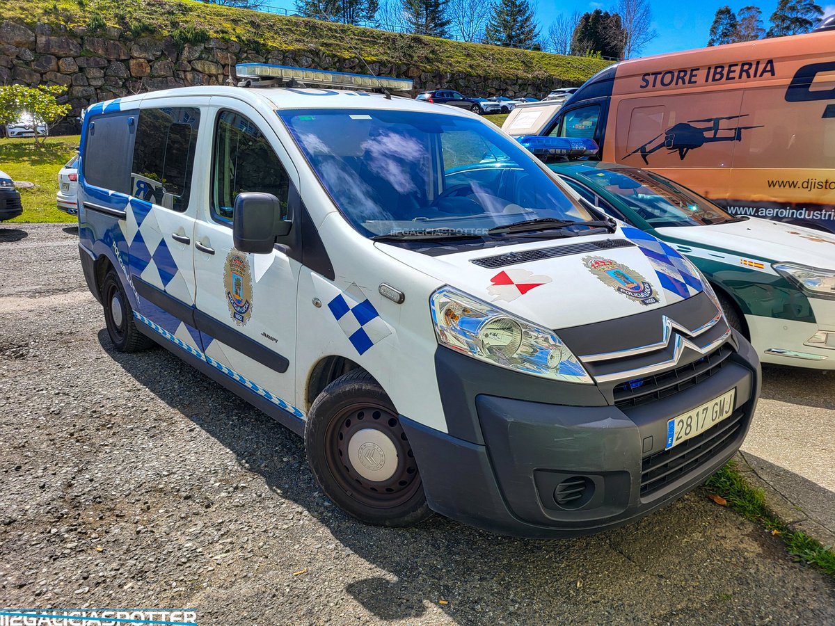 GaliciaSpotter's tweet photo. Citroen Jumpy perteneciente a la Policía Local de Vigo.
#citroenjumpy #policialocalgalicia #policialocal #police👮#092policialocal #policialocalvigo #goa #drones #drone #concellodevigo #federalsignalvama #ConcellodeVigo #092ATúaPolicíaDeProximidade #Policialocaldegalicia https://t.co/qVSOUVRq1q