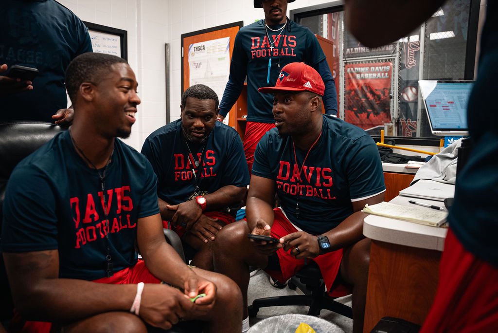 neaux_media's tweet photo. Picks are in. Who ya Wit? White or Red Team?? Keep it clean 🥊 @davis__football 

Spring Game Thursday May 22 at 6pm
📍Davis H.S.
⏰4pm Community Fun
🏈6pm Spring Game https://t.co/woXHLZALM0