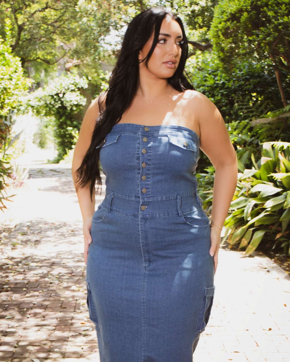 Curvysense's tweet image. 🔥 Turn heads in this strapless denim dream 💙 Save 35% now with code SUNNY35 at CurvySense.com ☀️👗 

#CurvySense #PlusSize #DenimVibes