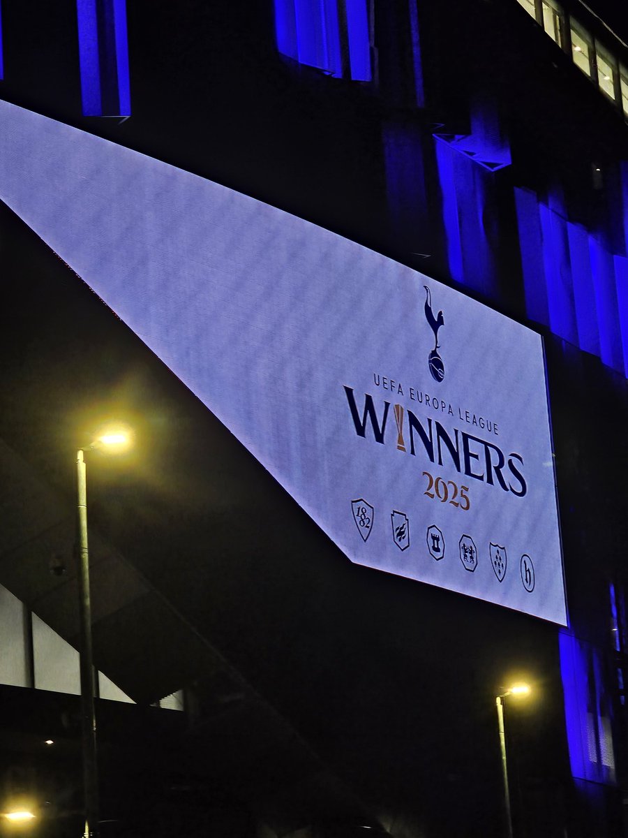 SpursShirt's tweet photo. Winning a European trophy isn't for everyone in North London 🏆🐓 #COYS https://t.co/FFhcEE2pEA