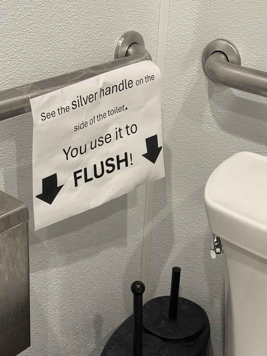 tinymakesthings's tweet image. these signs in the bathroom are taking me out 😭