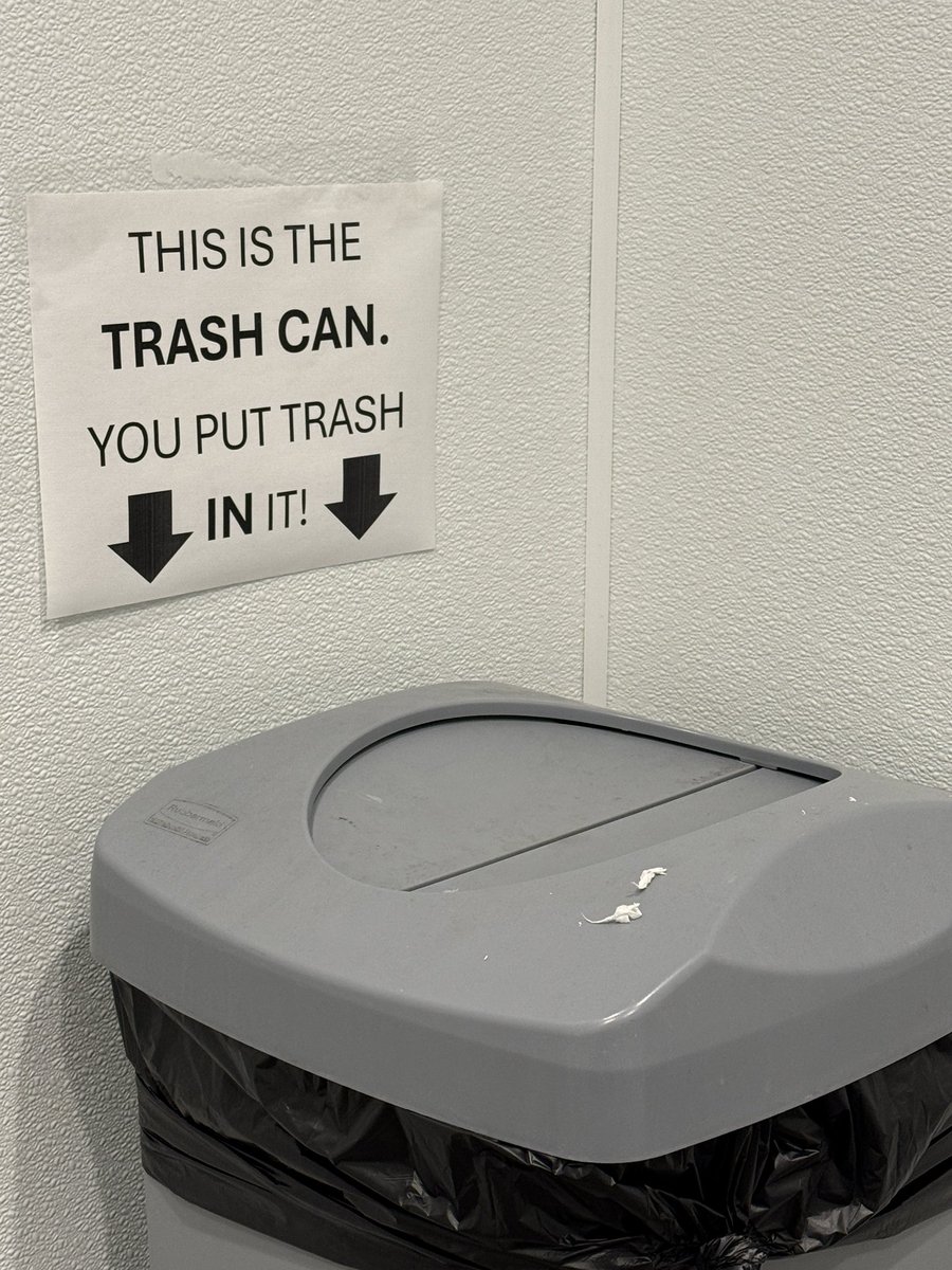 tinymakesthings's tweet image. these signs in the bathroom are taking me out 😭