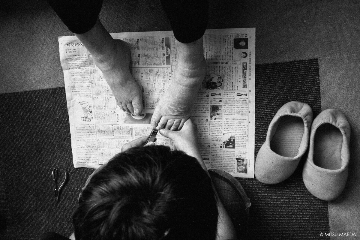 CENTERSantaFe's tweet photo. "This project touches on memory and elder care with a respectful tone and highlights end-of-life rituals with a keen artistic eye." – Juror of the Me&Eve Award, Leonor Mamanna, Bloomberg Businessweek
Project featured in #LENSCRATCH today.
https://t.co/44j0M7nU9t https://t.co/MMNDELTTEV